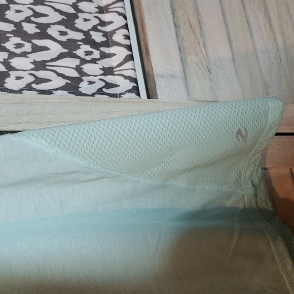 NWOT Energy Zone Athleisure/Workout Top Sz M Mint - Picture 3 of 5